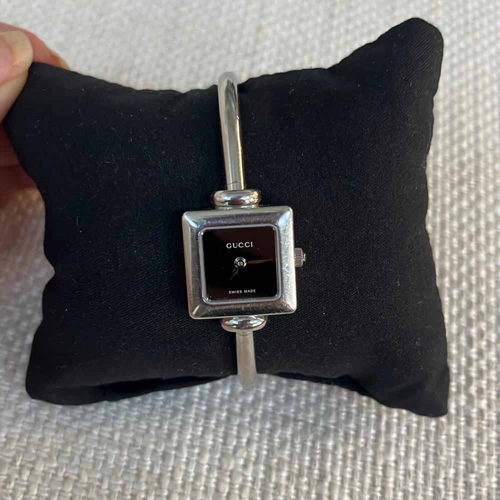 Gucci Watch Women’s 1900L Black Dial Stainless Steel